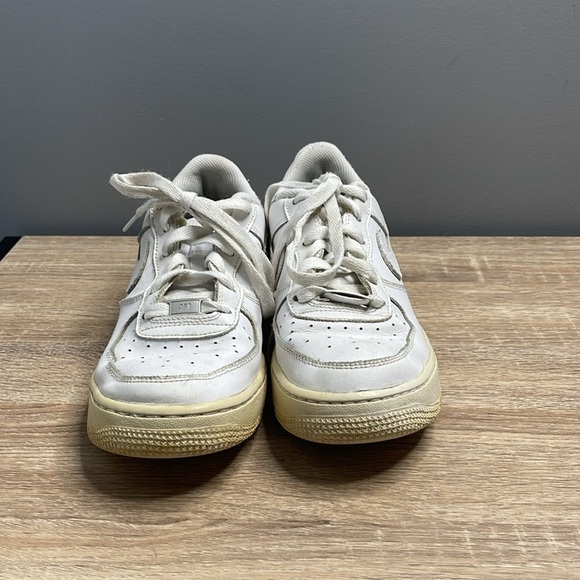 Nike Air Force 1 Unisex Youth Sneakers White on White Leather Basketball Size 7Y - Picture 3 of 11